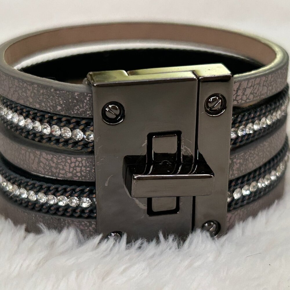 Nordstrom Multi-Strand Crystals Rhinestone Wrap Bracelet Gunmetal Grey NWOT